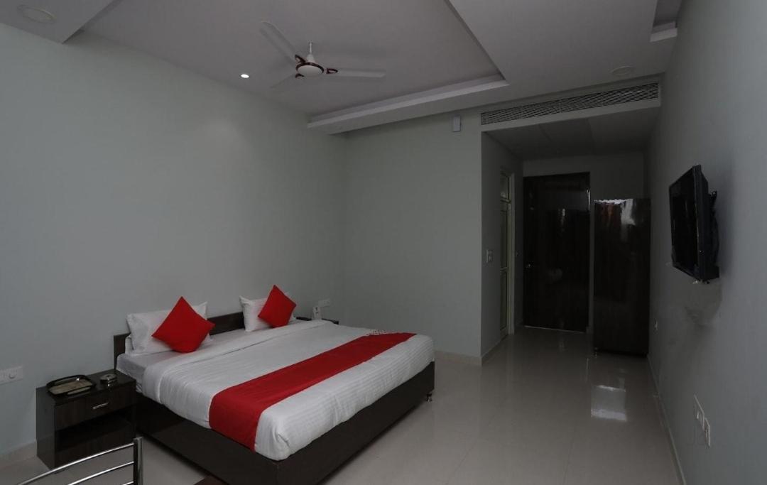Hotel Kailash Mansarovar And Banquet Hall Bareilly Esterno foto