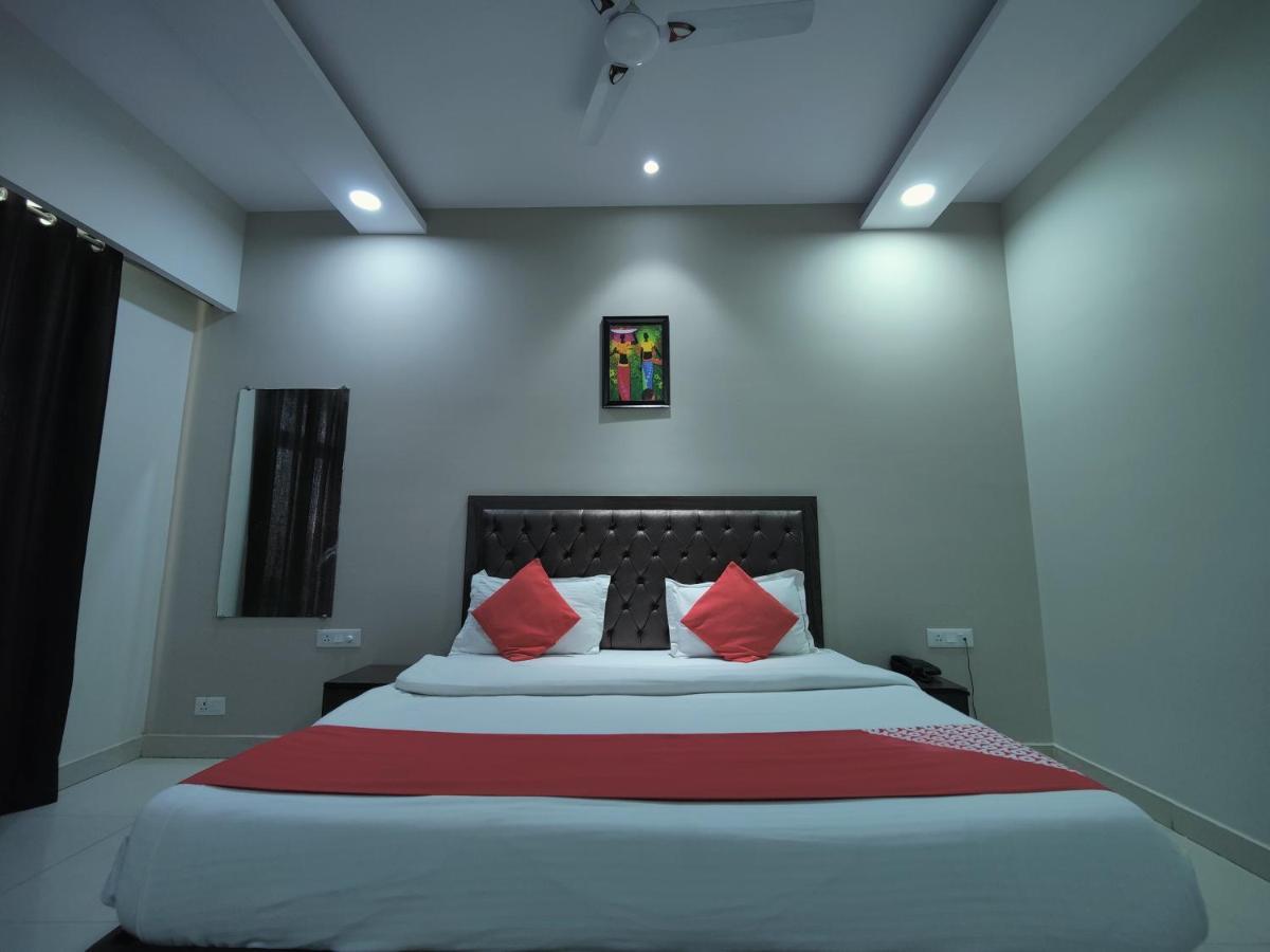 Hotel Kailash Mansarovar And Banquet Hall Bareilly Esterno foto