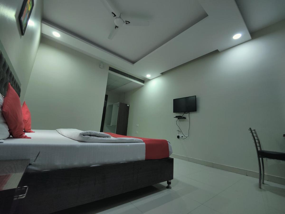 Hotel Kailash Mansarovar And Banquet Hall Bareilly Esterno foto